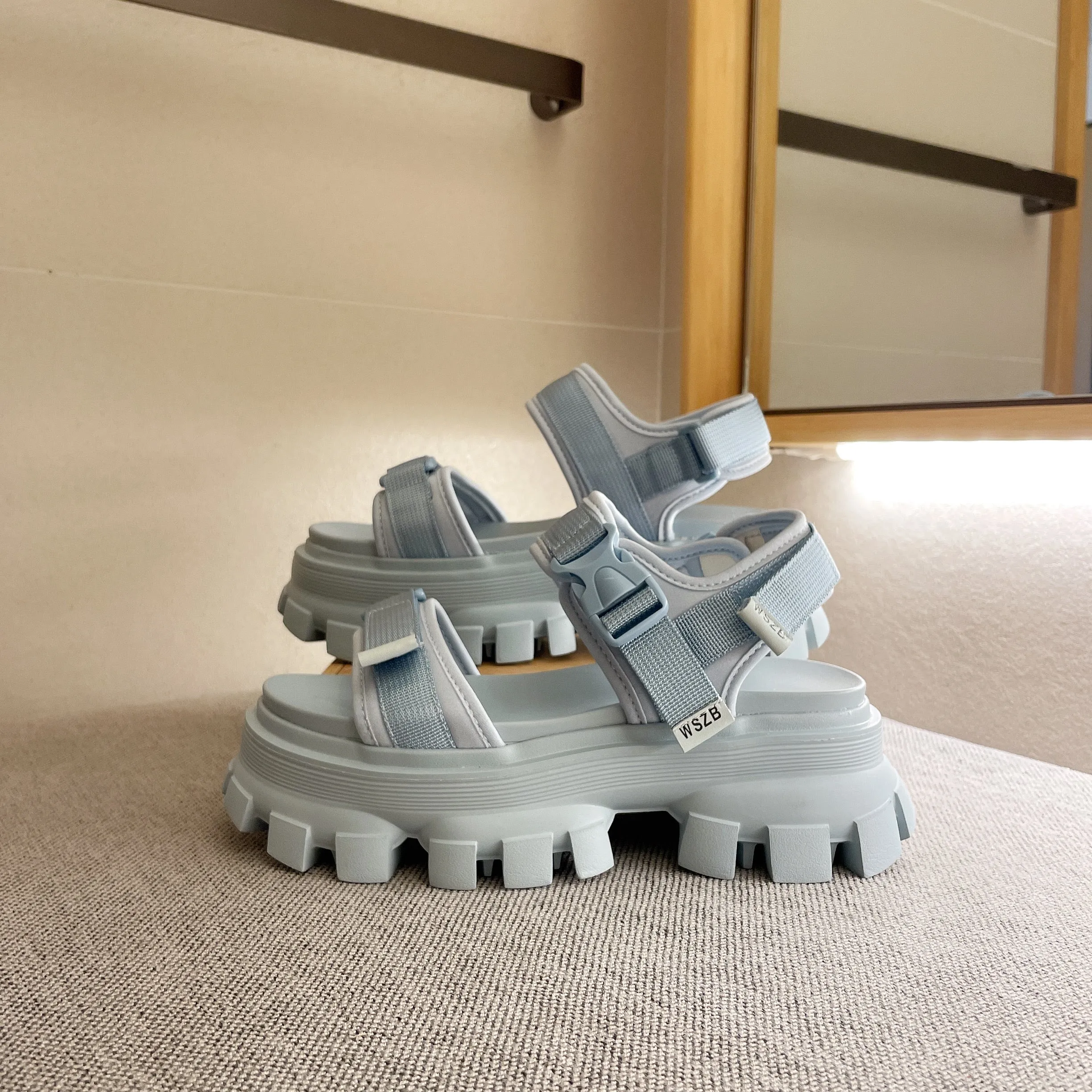 Kozmo Platform Sandals