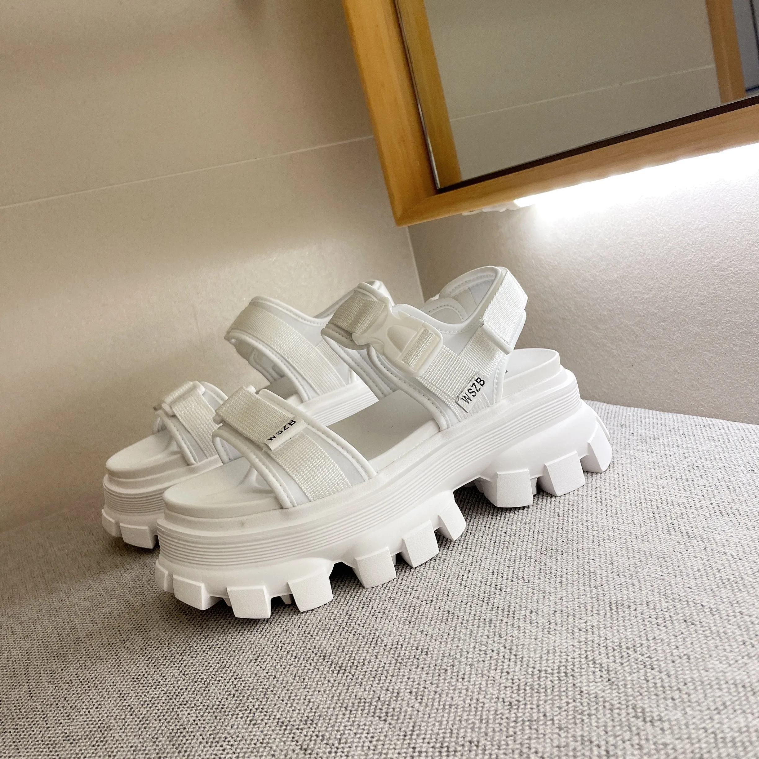 Kozmo Platform Sandals