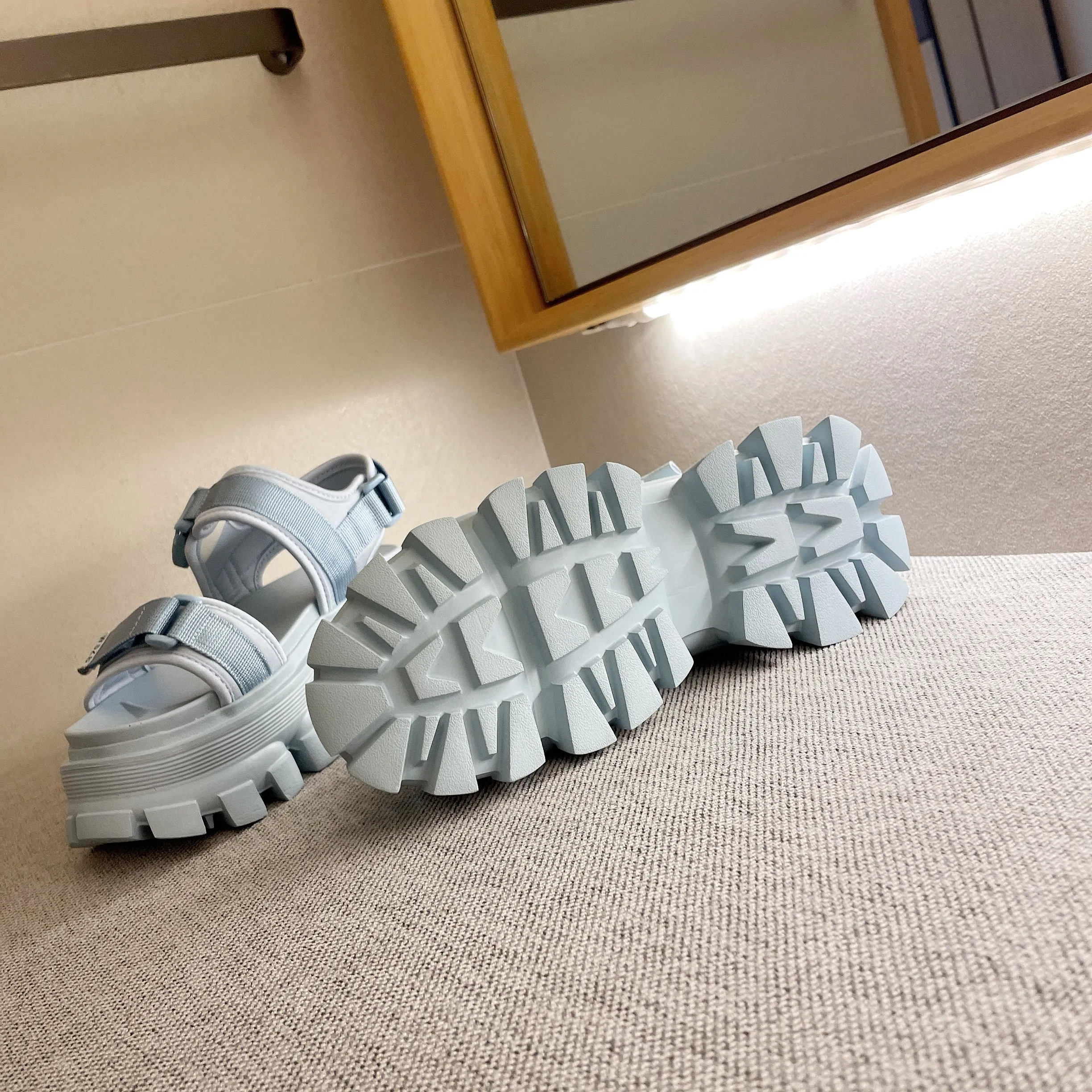 Kozmo Platform Sandals